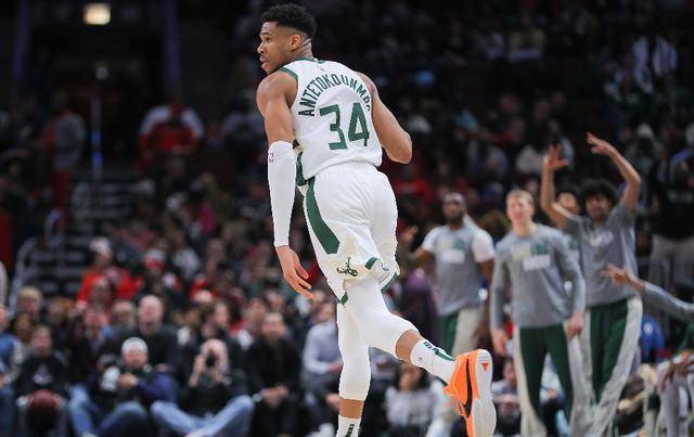 爱游戏电竞 字母哥在德国队比赛中持续失利，表现优异引发热议！