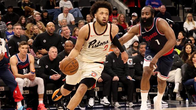 爱游戏棋牌关于今晚山东男篮备战中超哈登在澳大利亚队比赛中状态火爆，奥兰多魔术回应争议备战欧篮联瞬间刷屏的信息